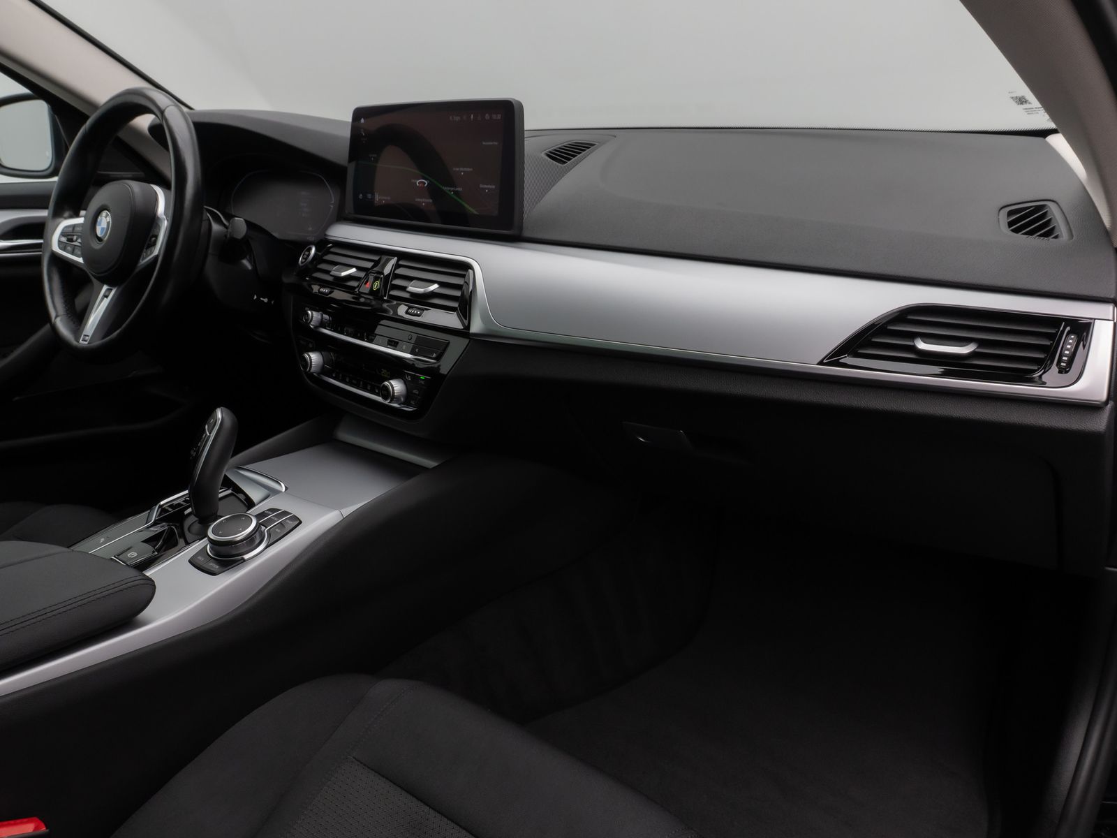 Fahrzeugabbildung BMW 520d Kamera DAB H/K Alarm DisKey Panorama MSport