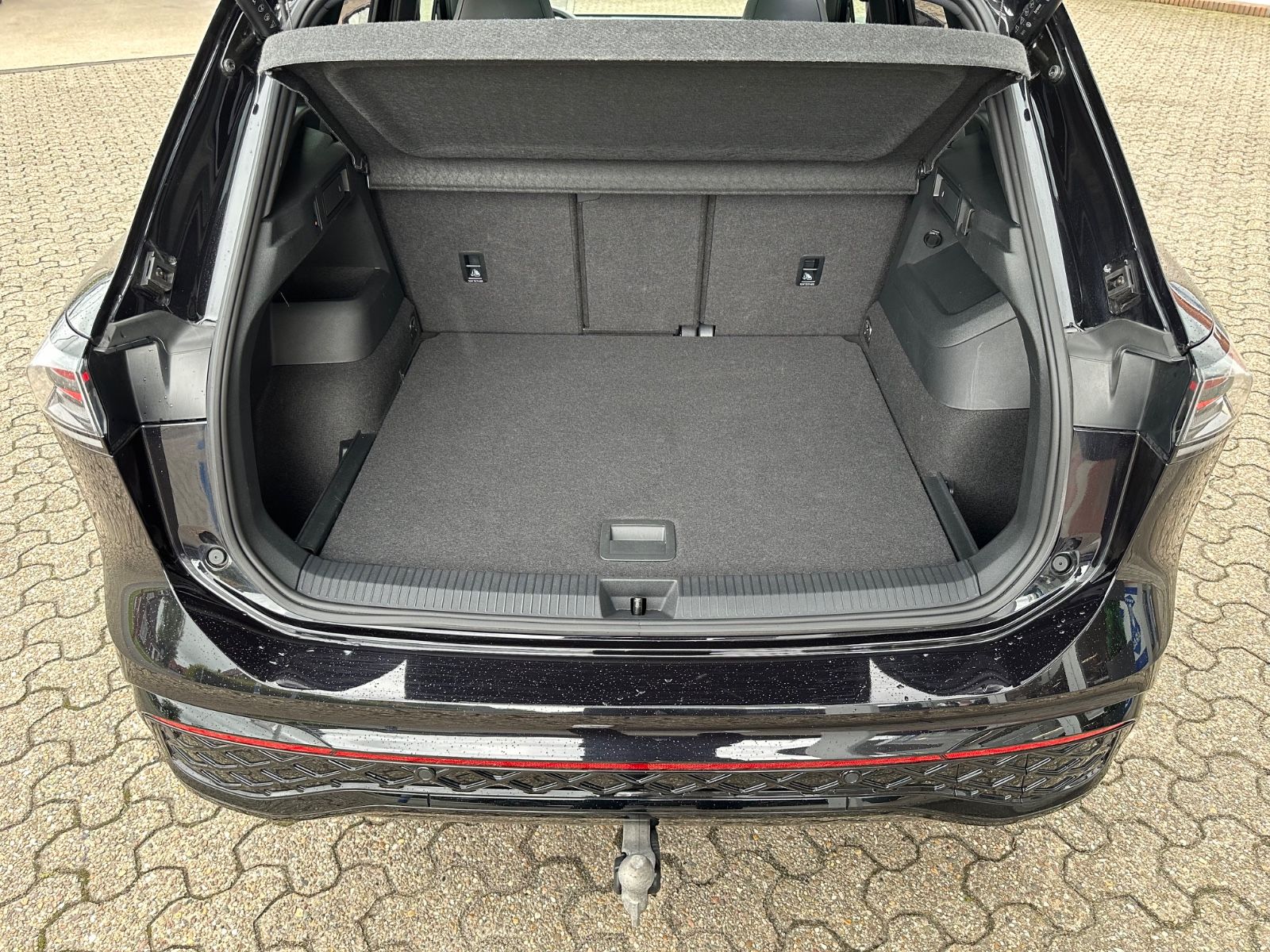 Fahrzeugabbildung Volkswagen Tiguan 2.0 TDI 4M R-Line Pano/AHK/ACC/Navi