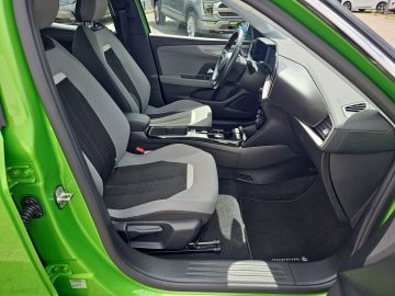 Bild 13 Opel Mokka e Elegance Digitales Cockpit LED Apple Car