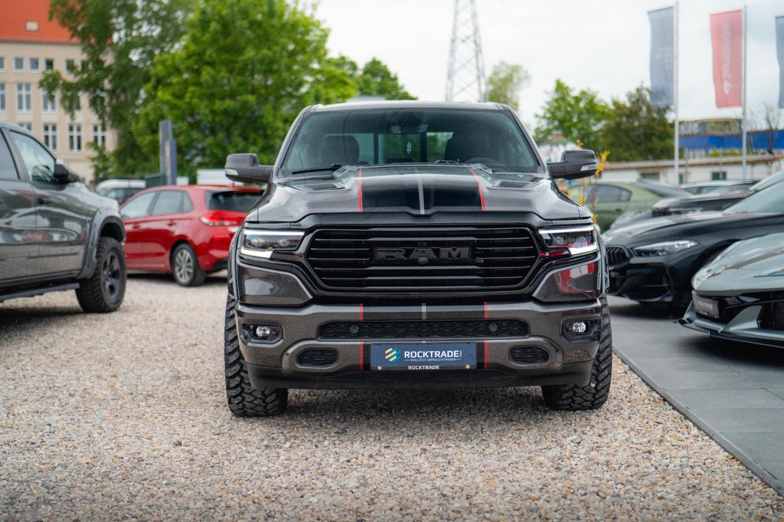 Fahrzeugabbildung Dodge RAM 5.7 V8 HEMI 4x4 OFFROAD Night-Paket *LED*19%