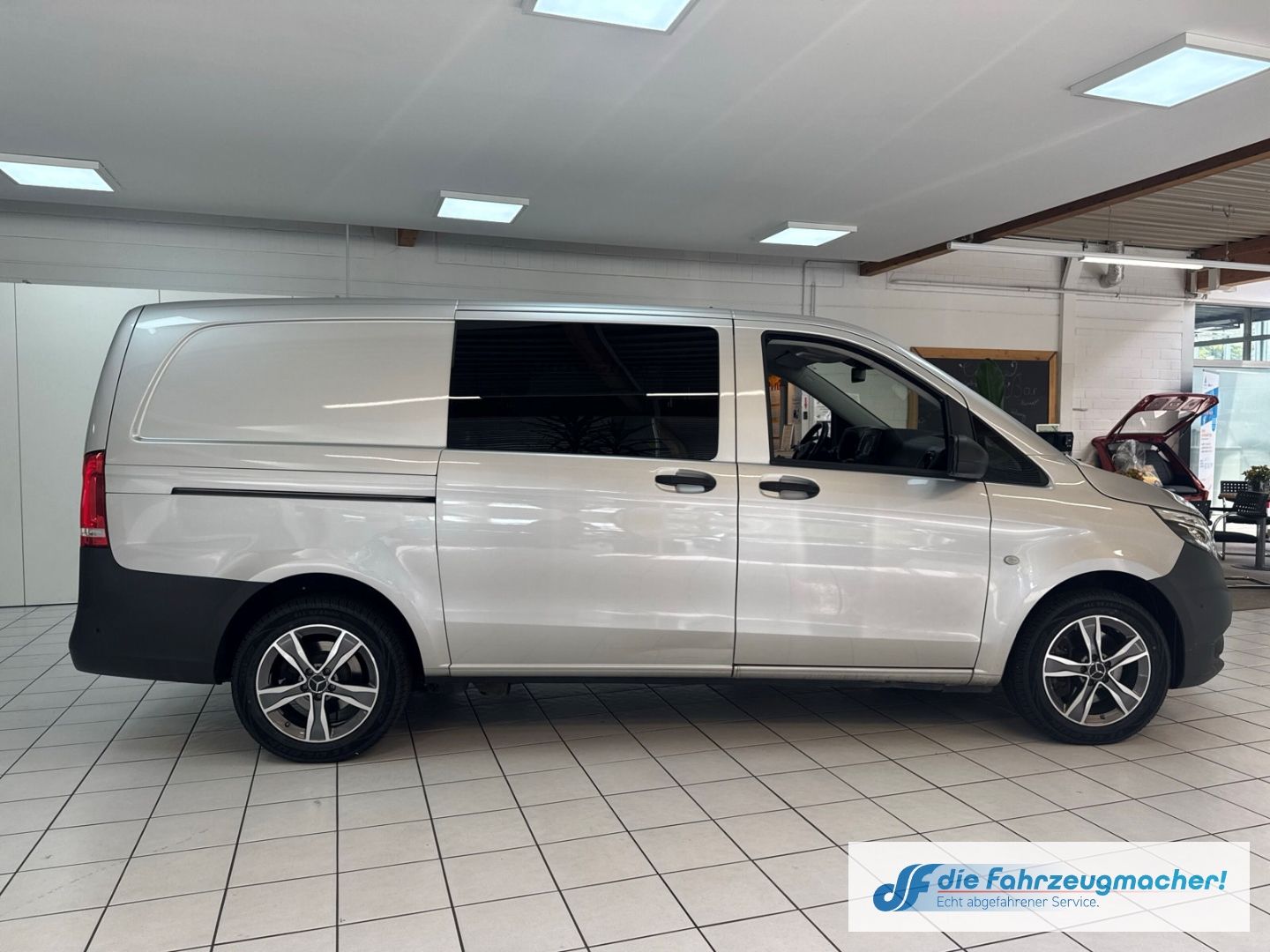 Fahrzeugabbildung Mercedes-Benz Vito Tourer 119 CDI 4x4 lang Navi LED Blendfrei
