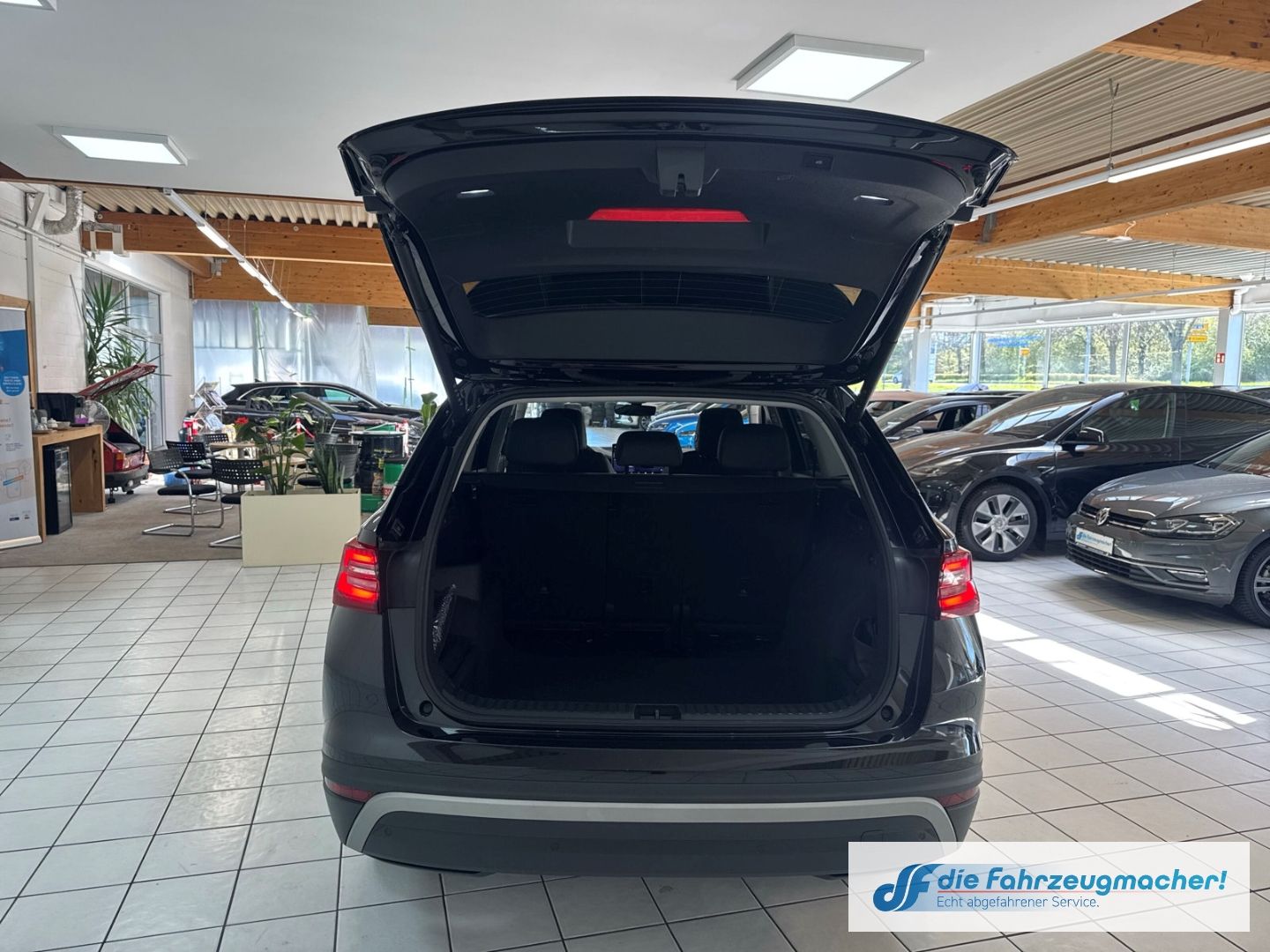 Fahrzeugabbildung SKODA Kodiaq 2.0 TDI 110 kW Selection HUD AHK-klappbar