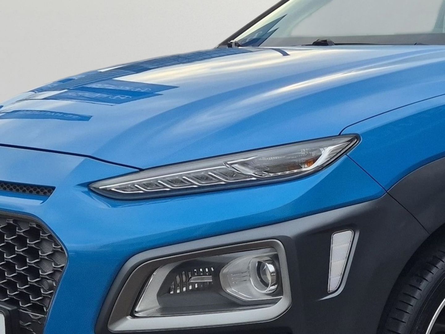 Fahrzeugabbildung Hyundai KONA Premium 2WD HUD LED Klimaautom DAB SHZ Lenk