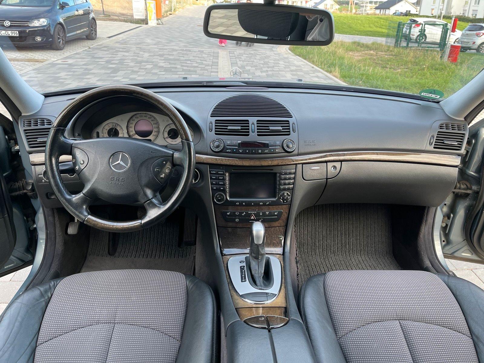 Mercedes-Benz 220 2004 — photo 14