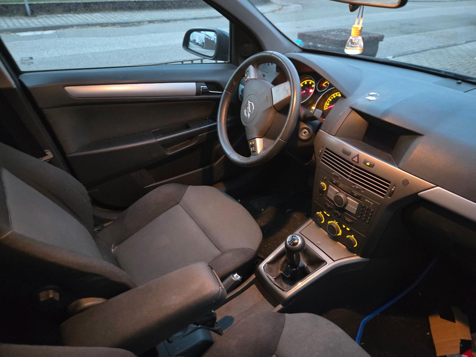 Opel Astra 2006 — двигун 1.796 cm³, 125 HP (92kW)
