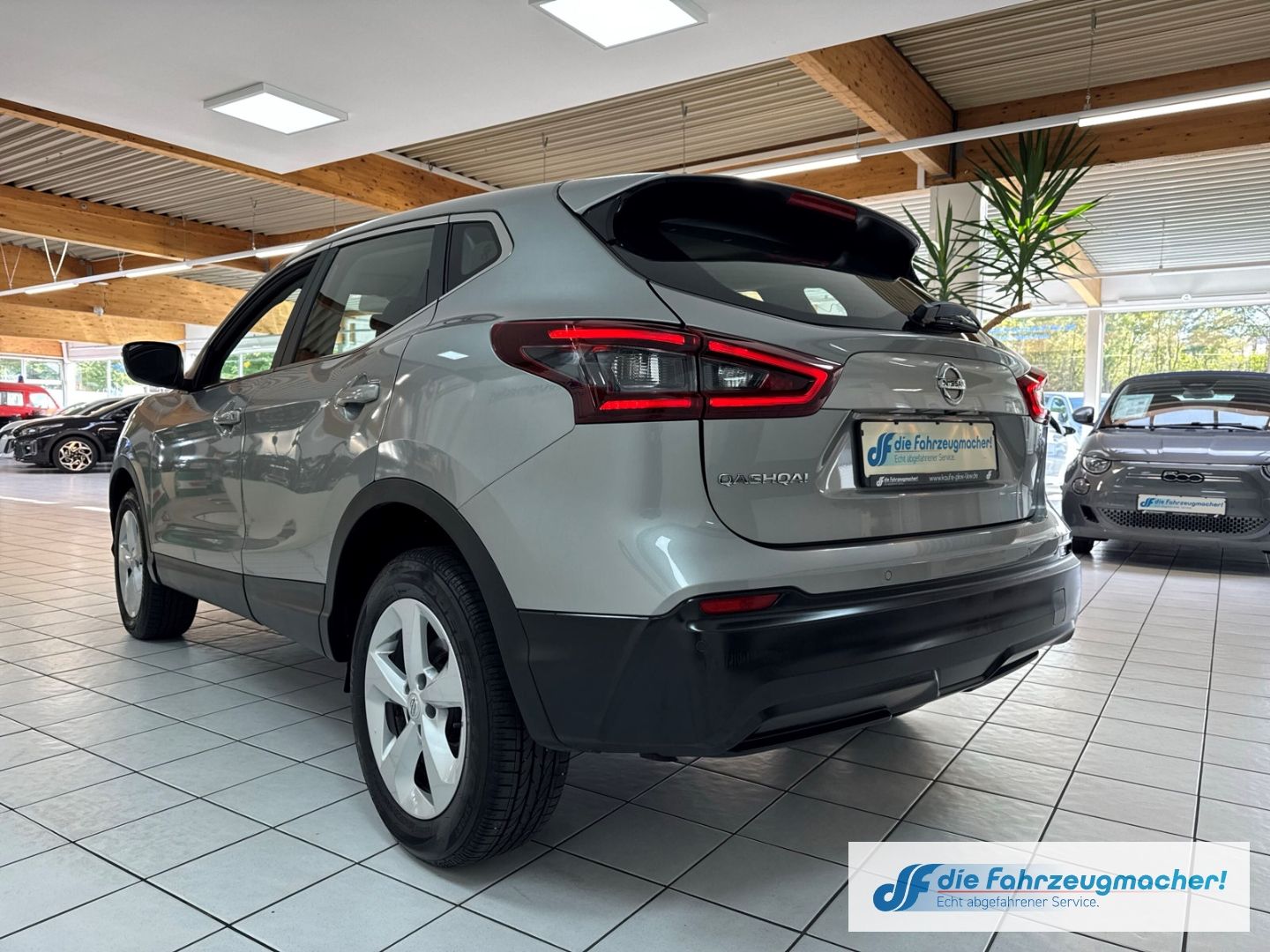 Fahrzeugabbildung Nissan Qashqai Shiro Navi Mehrzonenklima DAB SHZ Spurha