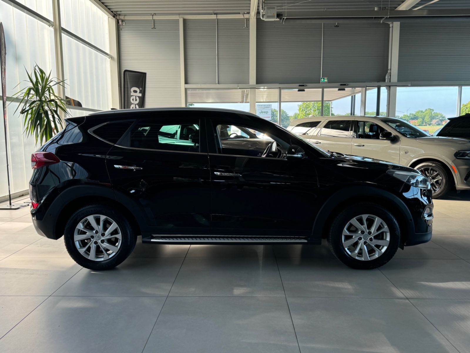 Fahrzeugabbildung Hyundai Tucson 2.0CRDi Premium 4WD "Garantie AHK Leder"