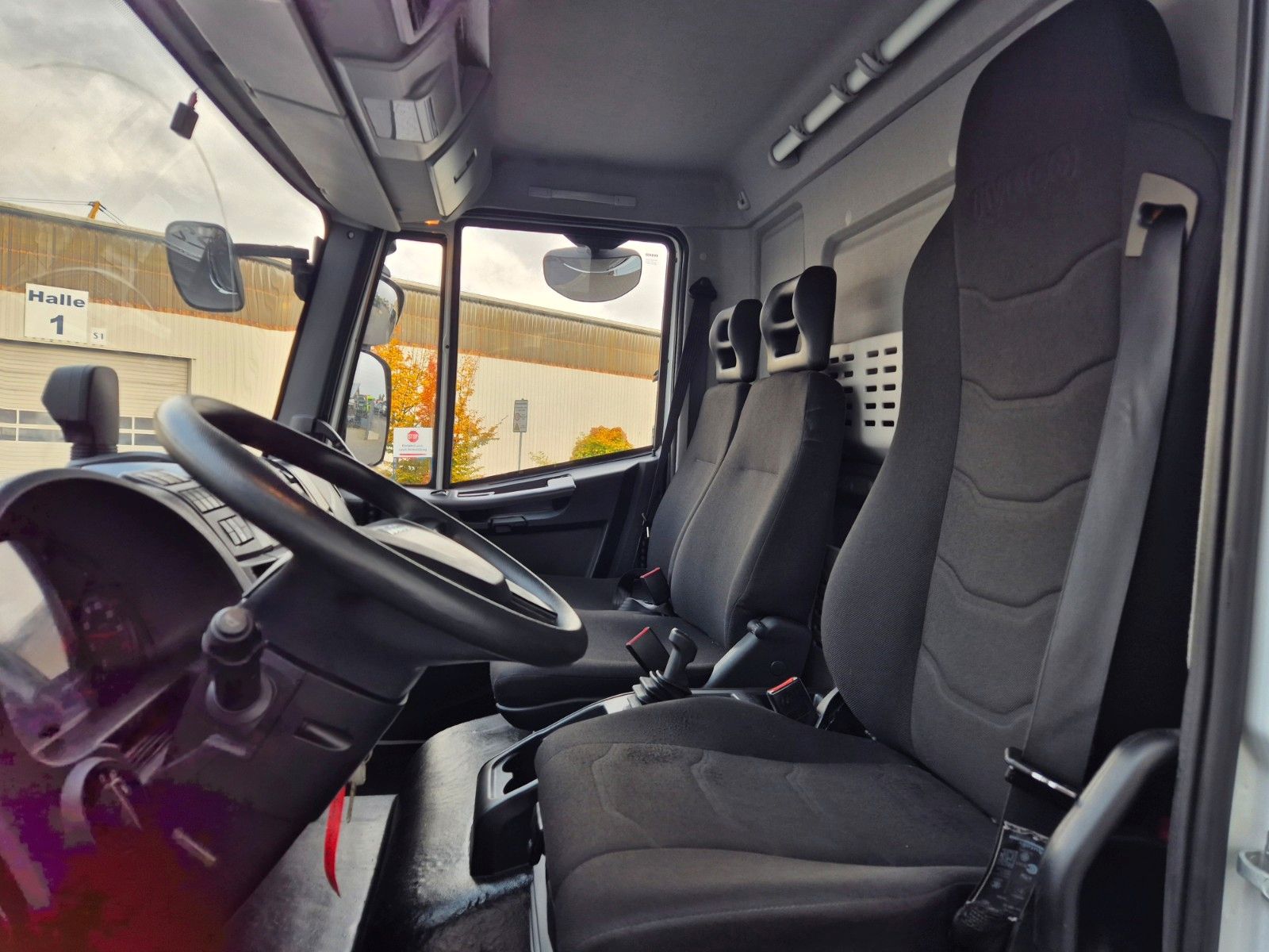 Fahrzeugabbildung Iveco Eurocargo 75-210 Koffer LBW