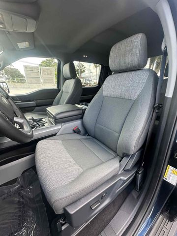 Ford F 150 Lightning SXT AWD  Elektro 2023 dunkelblau