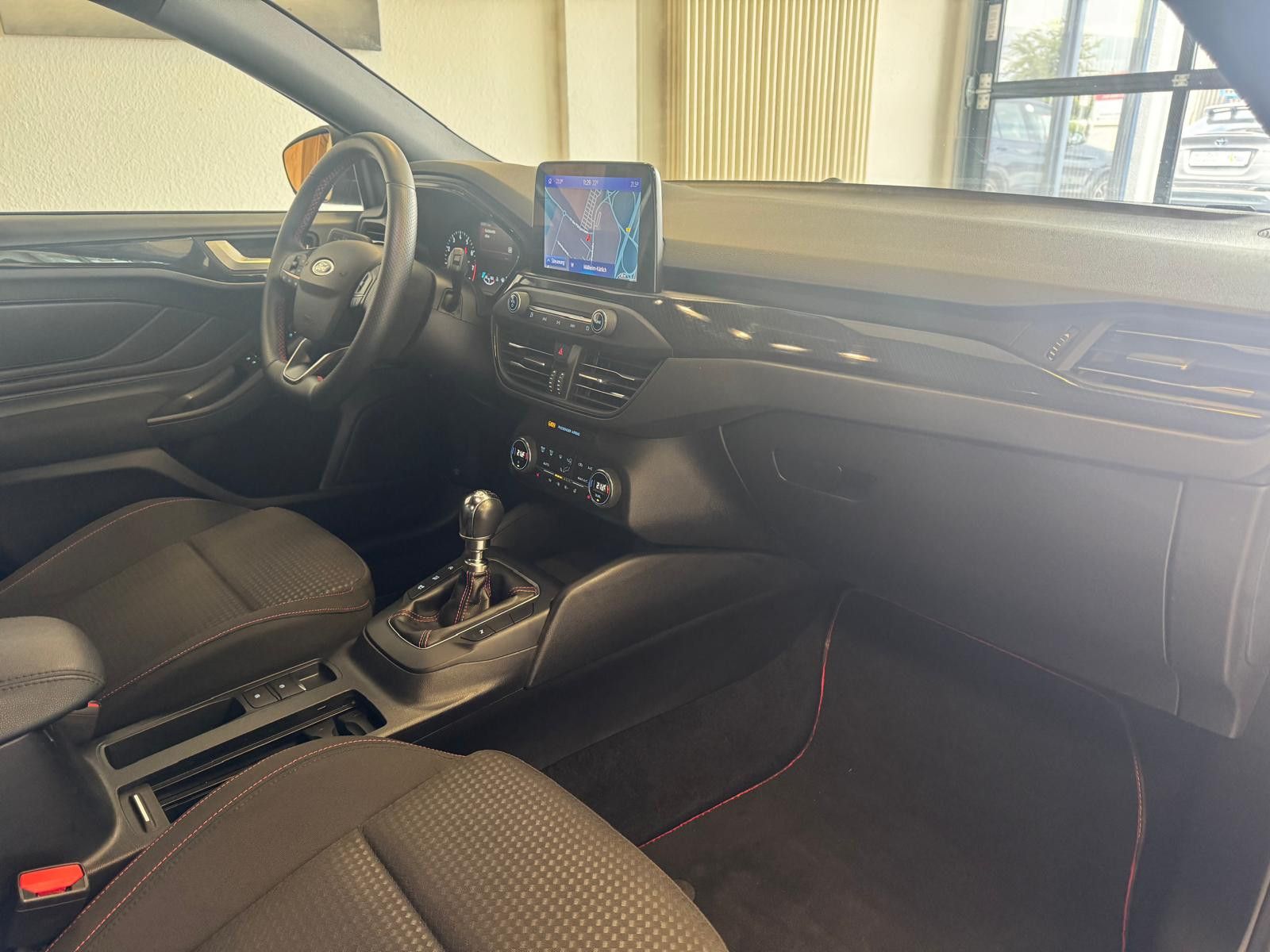 Fahrzeugabbildung Ford Focus 1,5 EcoBoost ST-Line /LED/NAVI/KLIMA