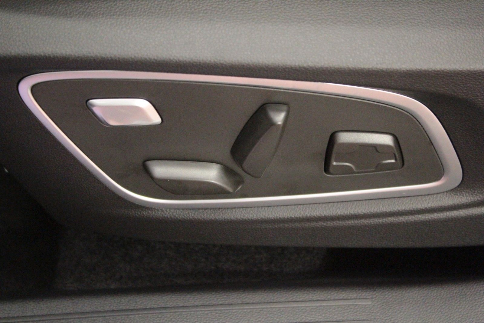 Fahrzeugabbildung Renault Espace E-Tech Full Hybrid 200 Iconic 5-Sitzer