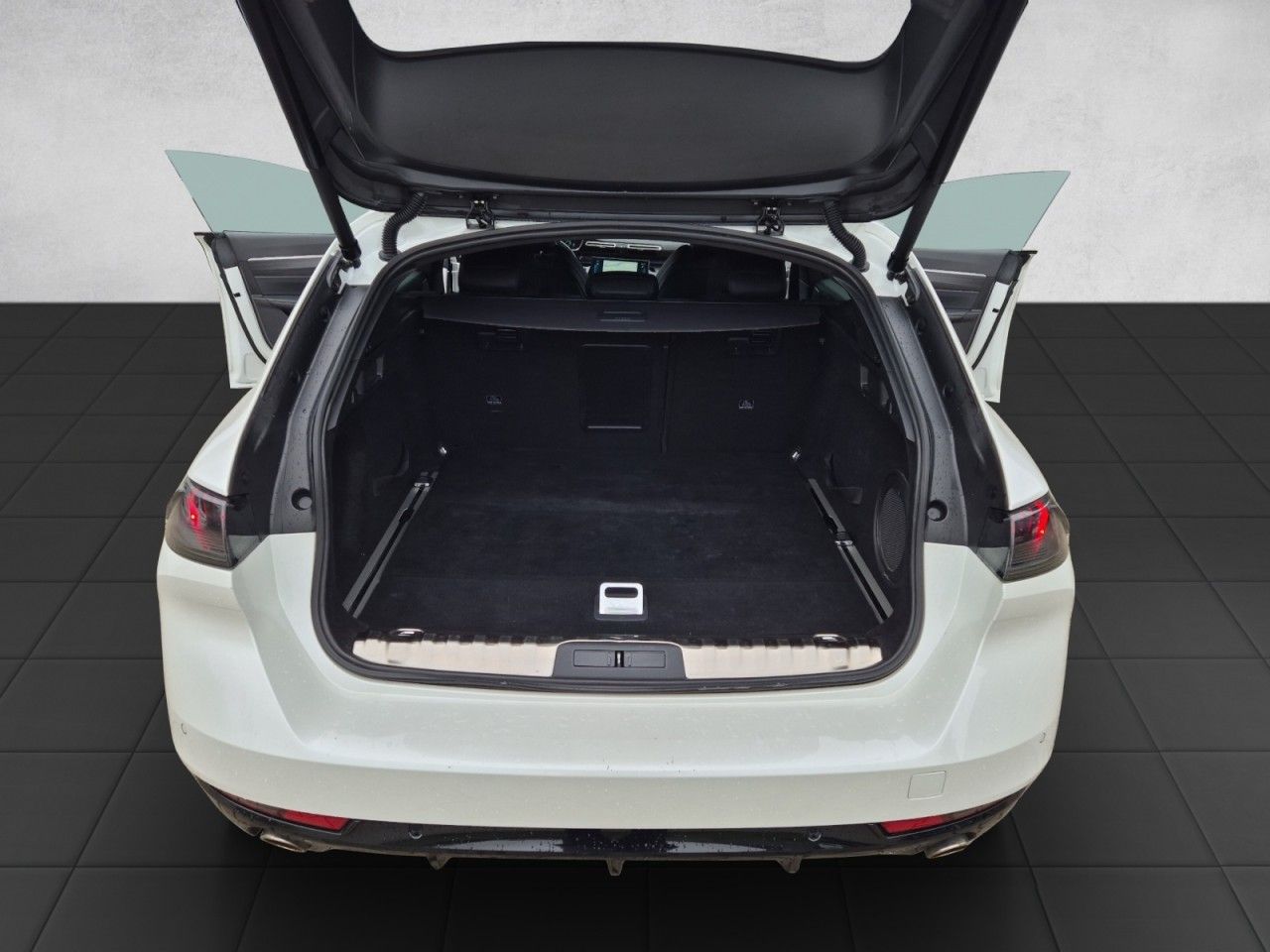 Fahrzeugabbildung Peugeot 508 SW Hybrid 225 GT ACC Totwinkelassistent Navi