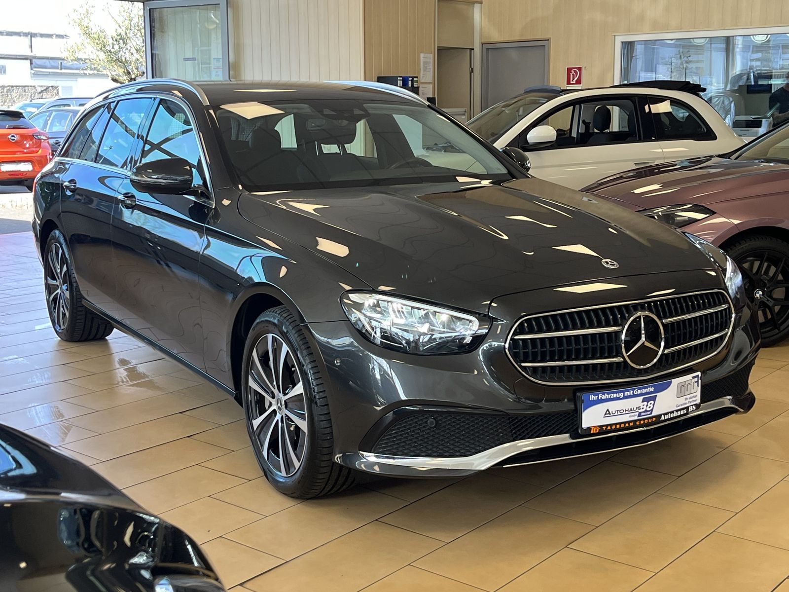 Mercedes-Benz E 300 de*ACC*Cam*AHK*NAVI*Teilleder*SHZ*ST-Heiz imagem 3
