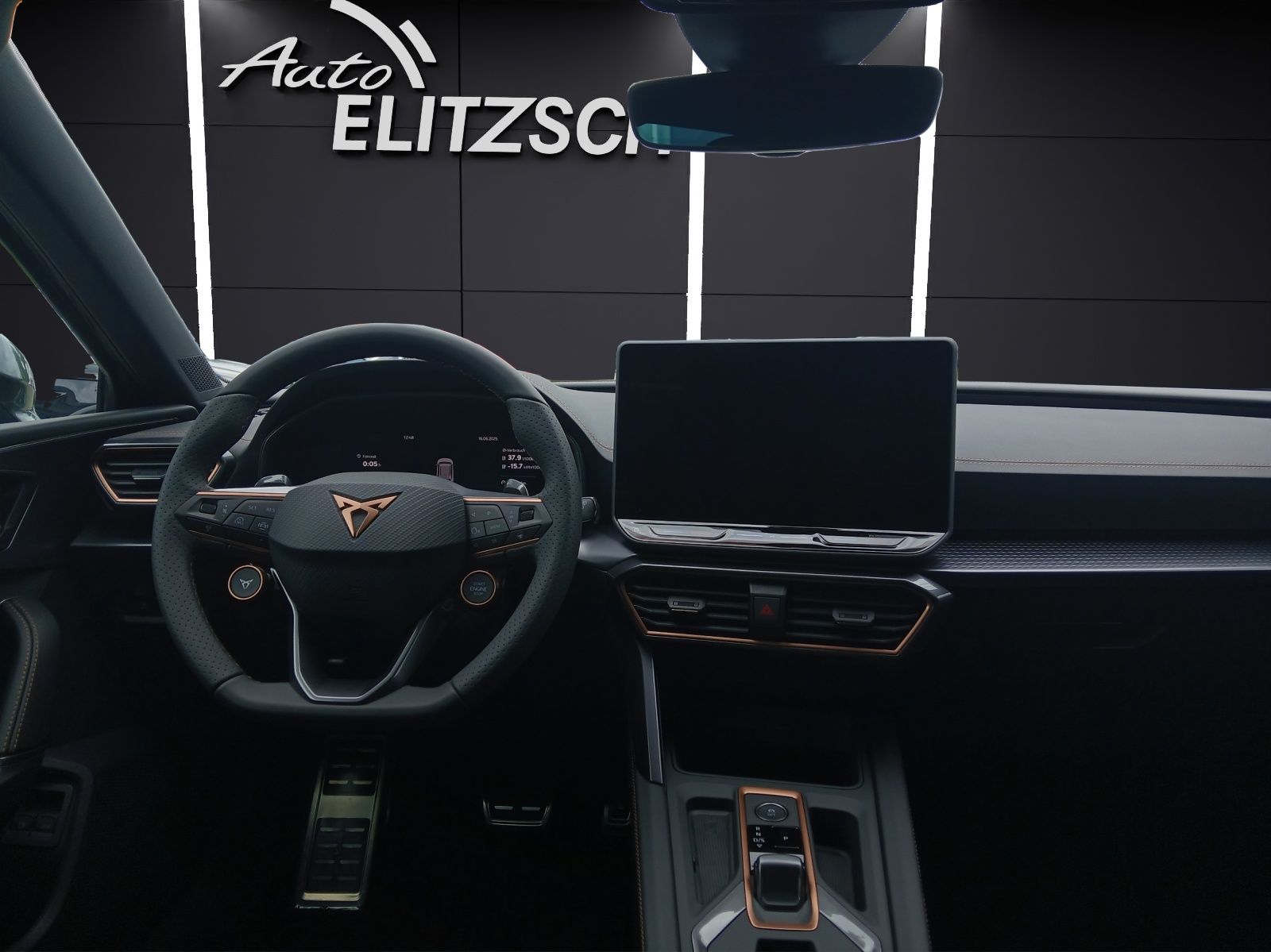 Fahrzeugabbildung CUPRA Leon Sportstourer VZ 1.5 e-Hybrid MATRIX AHK