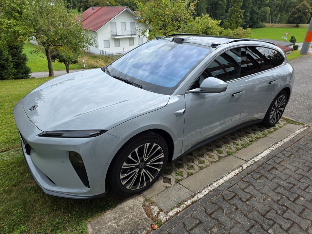 NIO ET5