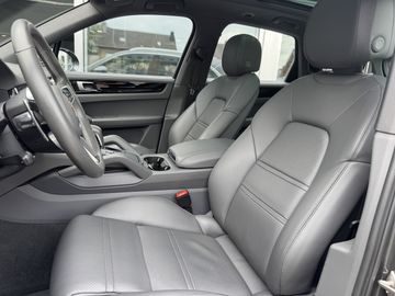 Porsche Cayenne - 5