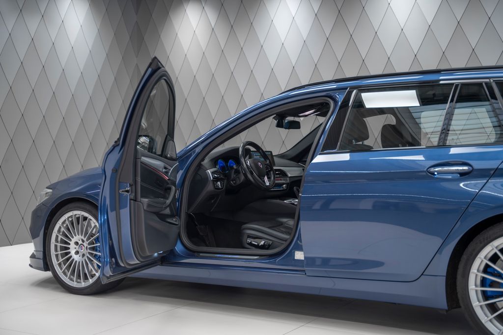 B5 4.4 Bi-Turbo Touring BLUE/BLACK - Bild 10
