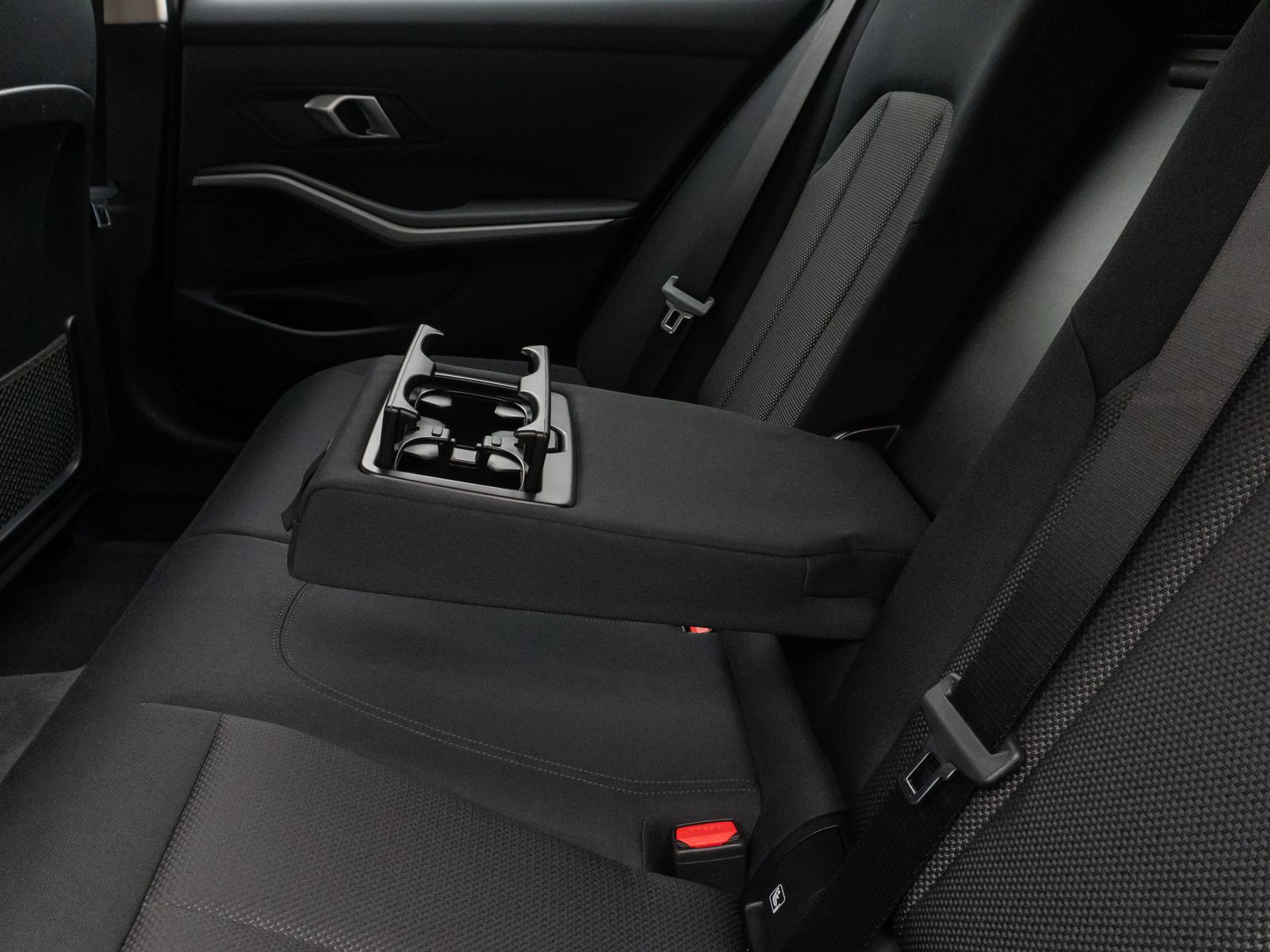 Fahrzeugabbildung BMW 318d Kamera DAB HUD Stop&Go DrivAssist Adapt.LED