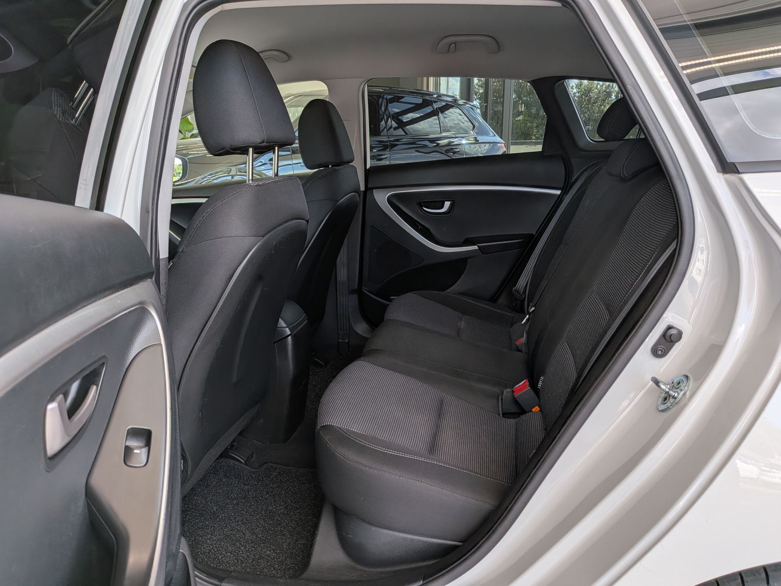 Fahrzeugabbildung Hyundai i30 1.6 Classic PDC Tempomat Bluetooth LHz SHz