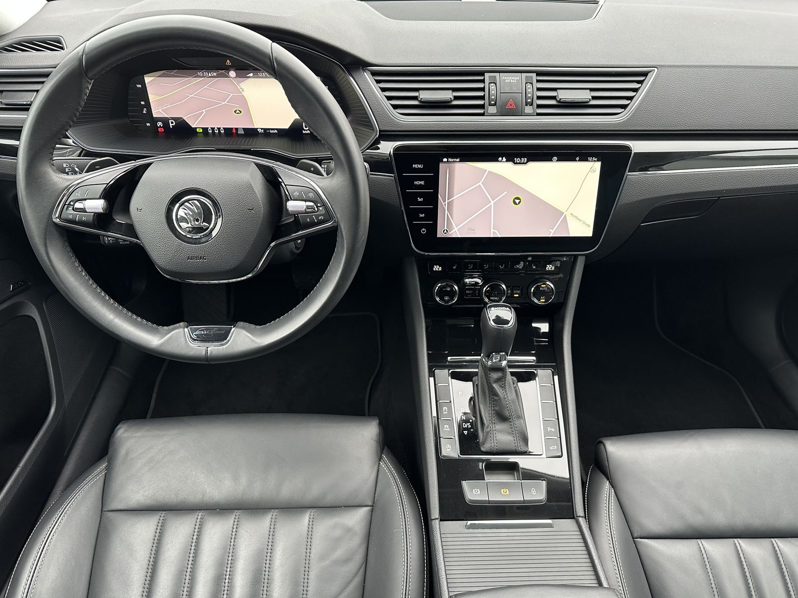 Fahrzeugabbildung SKODA Superb Combi 2.0 TDI DSG L&K NAV+LED+AHK+19ZOLL