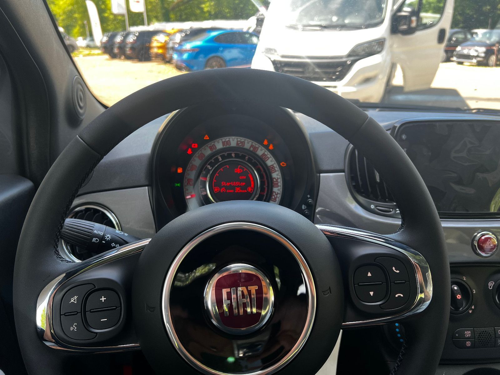 Fahrzeugabbildung Fiat 500 1.0 Hybrid Dolcevita4J GARANTIE/CARPLAY/PANO