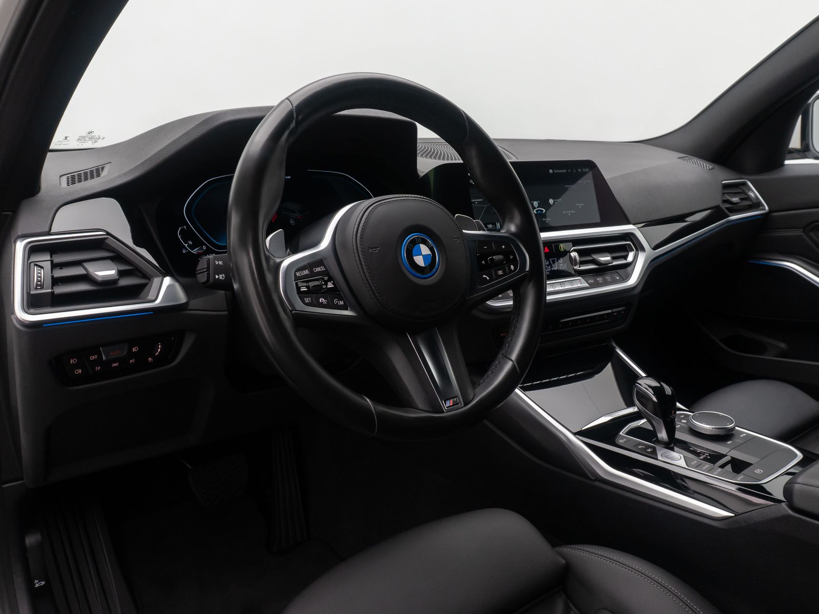 Fahrzeugabbildung BMW 330e Sport Line DAB Kamera Parkassistent Alarm