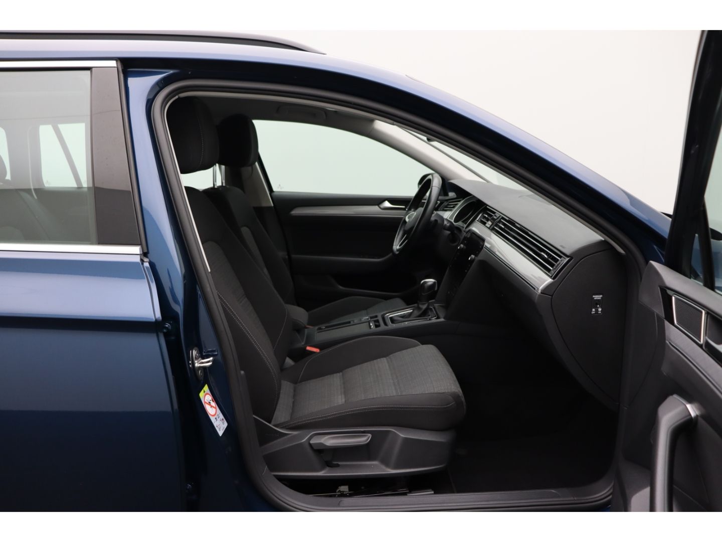 Fahrzeugabbildung Volkswagen Passat Variant 2.0 Business 3-Zonen-Klima Kamera