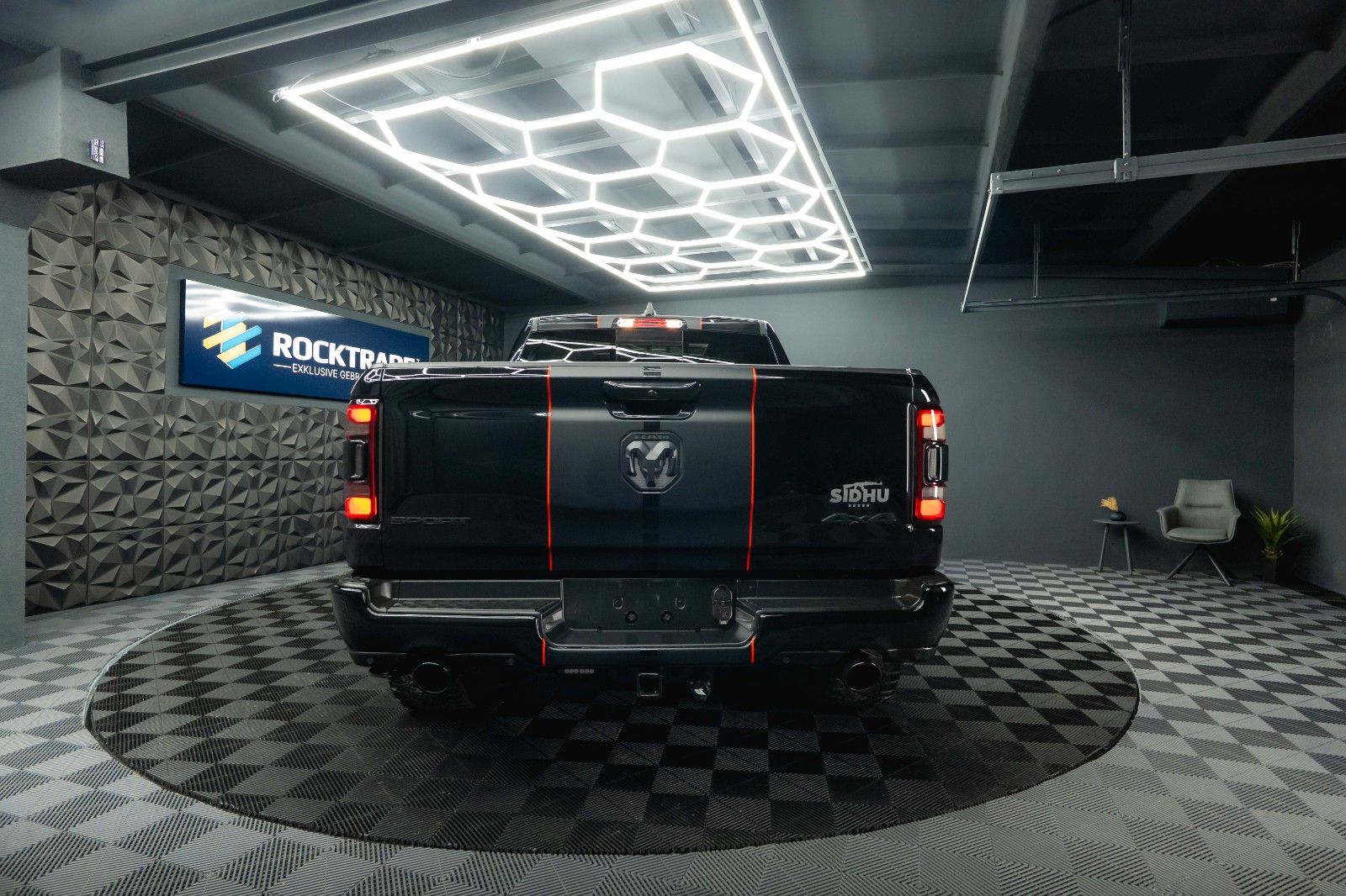 Fahrzeugabbildung Dodge RAM 5.7 V8 HEMI 4x4 NIGHT LARAMIE *Pano*RAMBOX*