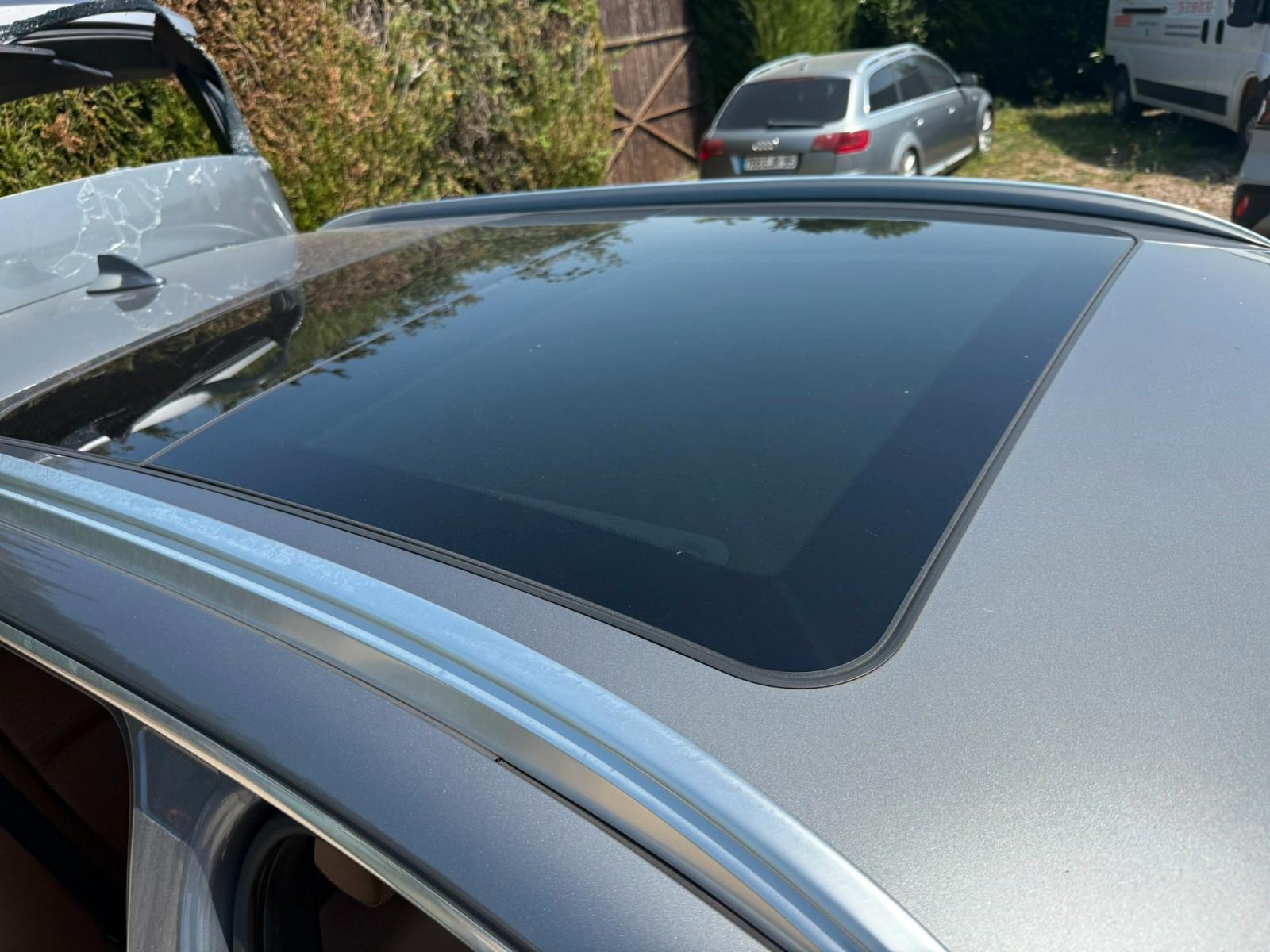 BMW 330 2011 — photo 17