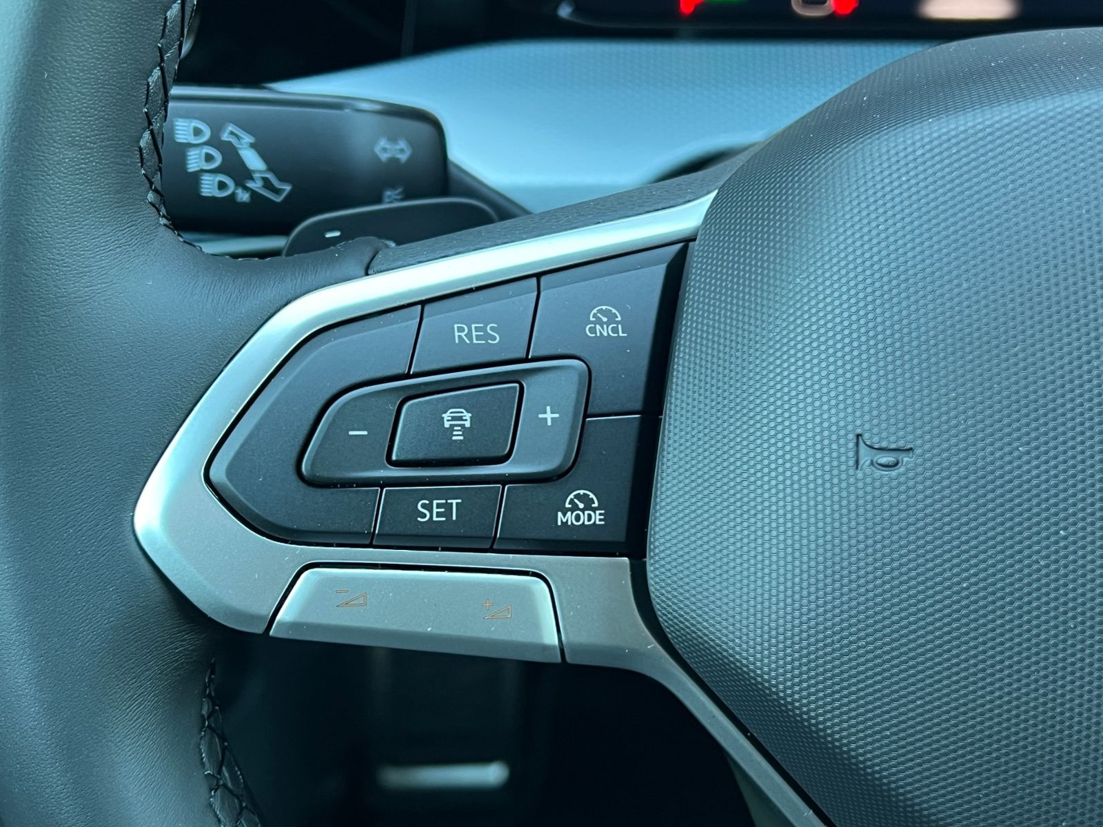 Fahrzeugabbildung Volkswagen Golf Variant  Life 1.5 eTSI DSG *AHK, Plus-Paket