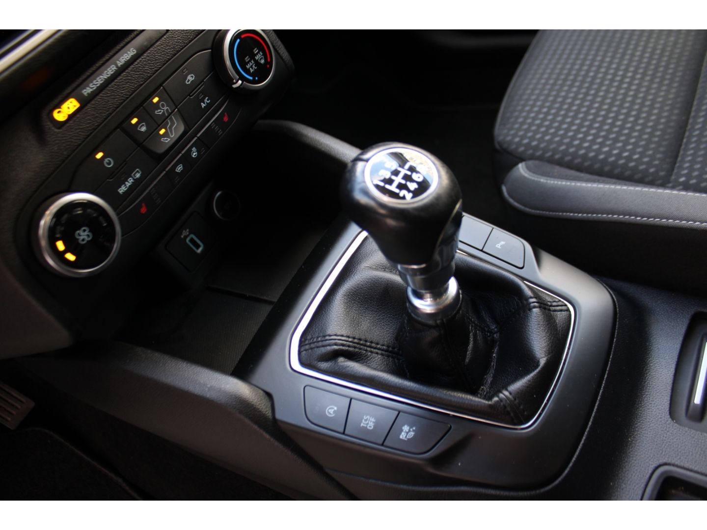 Fahrzeugabbildung Ford Focus Cool & Connect Turnier LED GRA GJR Navi PD