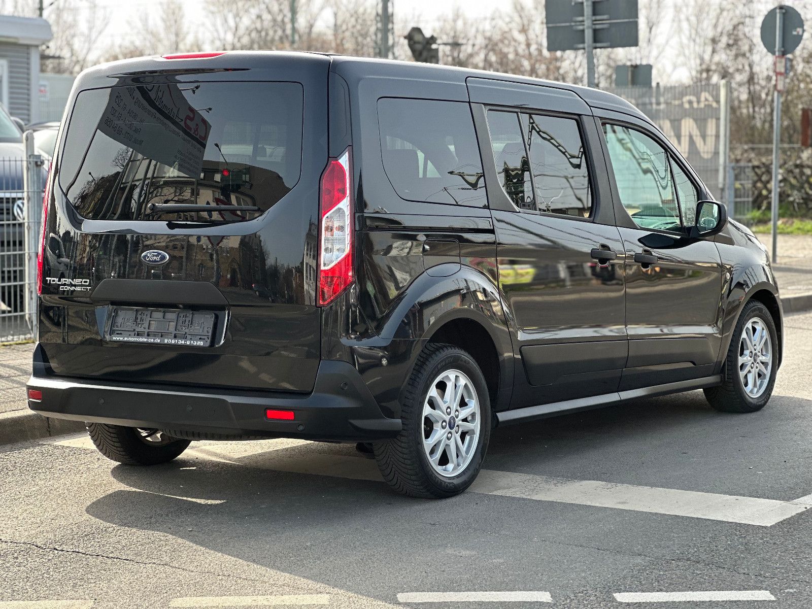 Fahrzeugabbildung Ford GRAND TOURNEO CONNECT*7 SITZER+AUTOM*