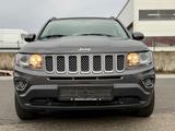 Jeep Compass Limited 4x2 - Jeep Gebrauchtwagen in Frankfurt