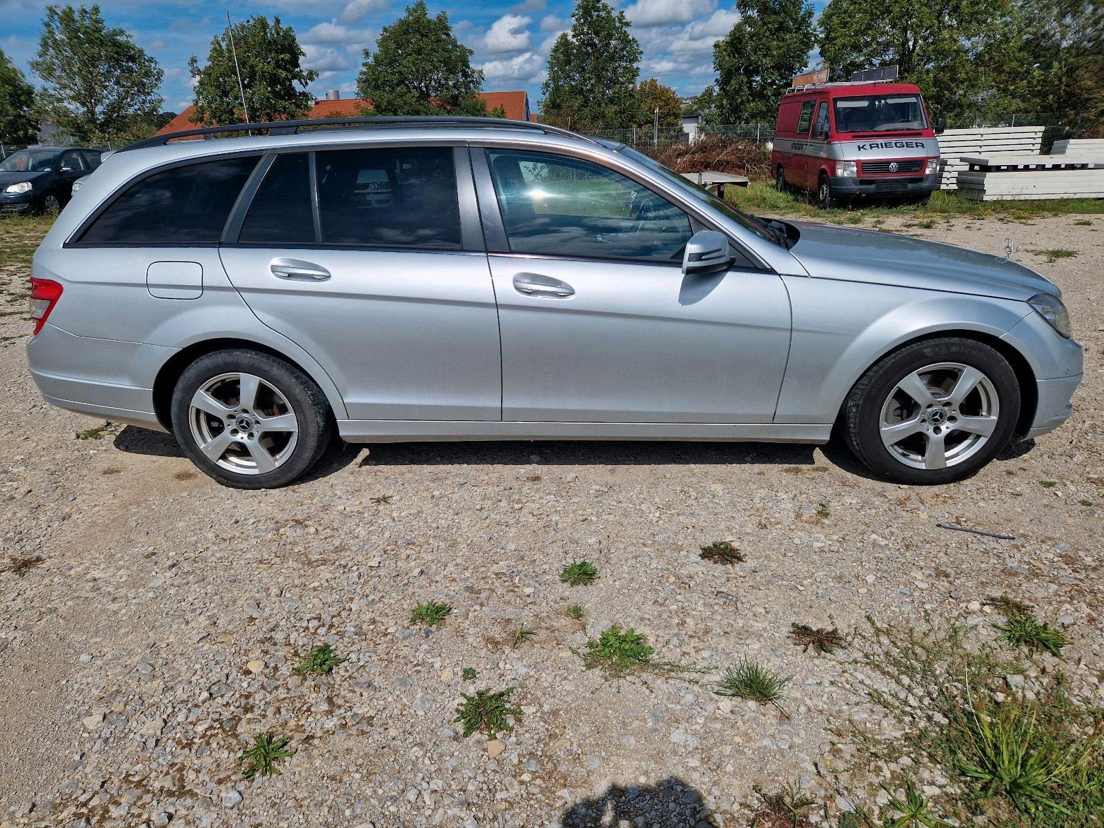 Mercedes-Benz C220 2011 — rear view