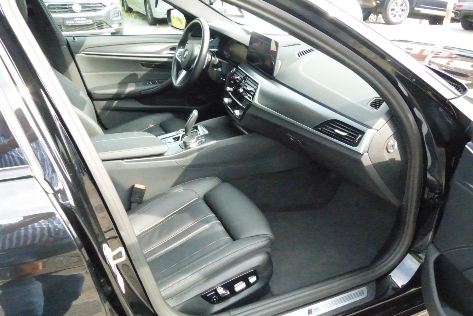 BMW 530 d xDrive M Sport AHK Distr Leder Pano