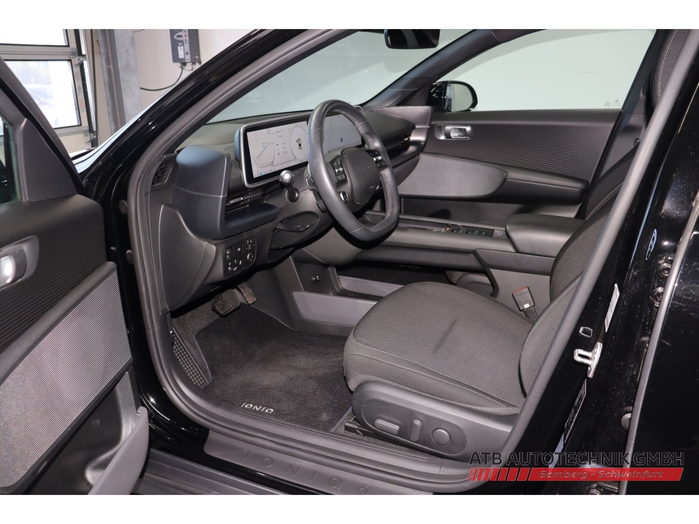 Fahrzeugabbildung Hyundai IONIQ 6 DYNAMIQ 53kWh 97,3% SOH Navi Digitales C