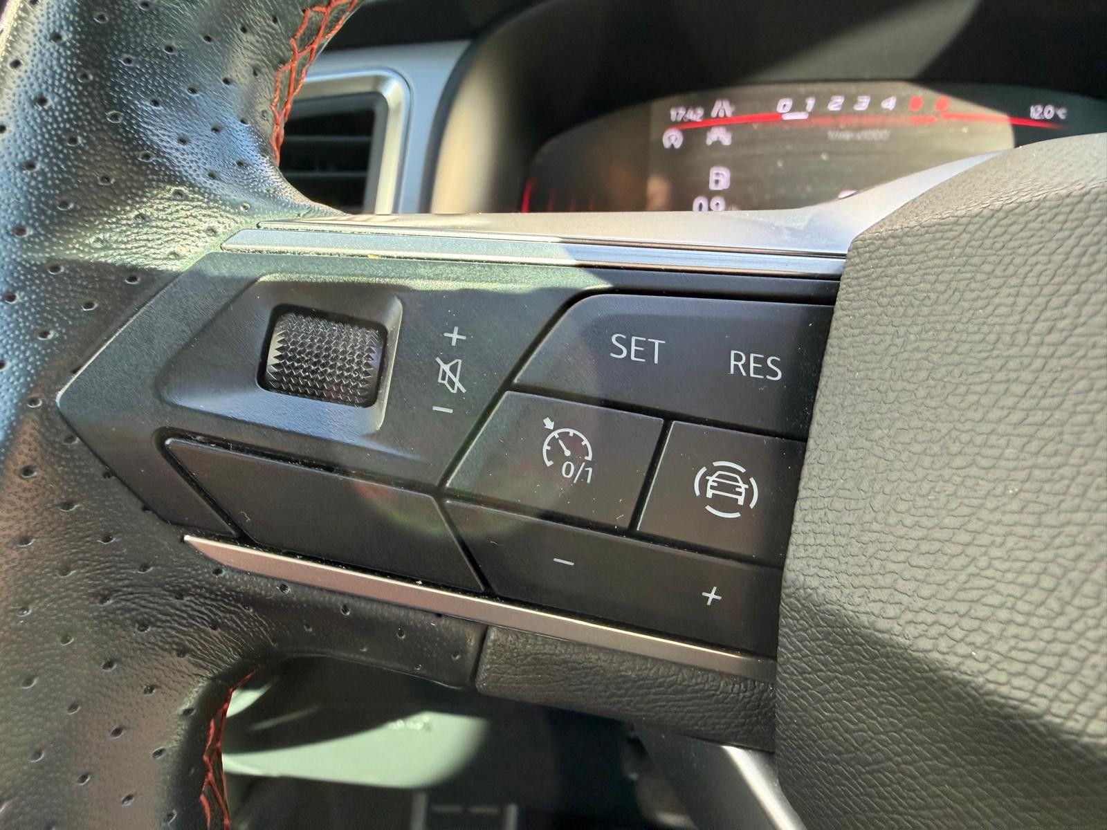 Fahrzeugabbildung SEAT Ateca 2.0TDI FR-Line VIRTU+LED+SHZ+KAM+TEMP+AHK+