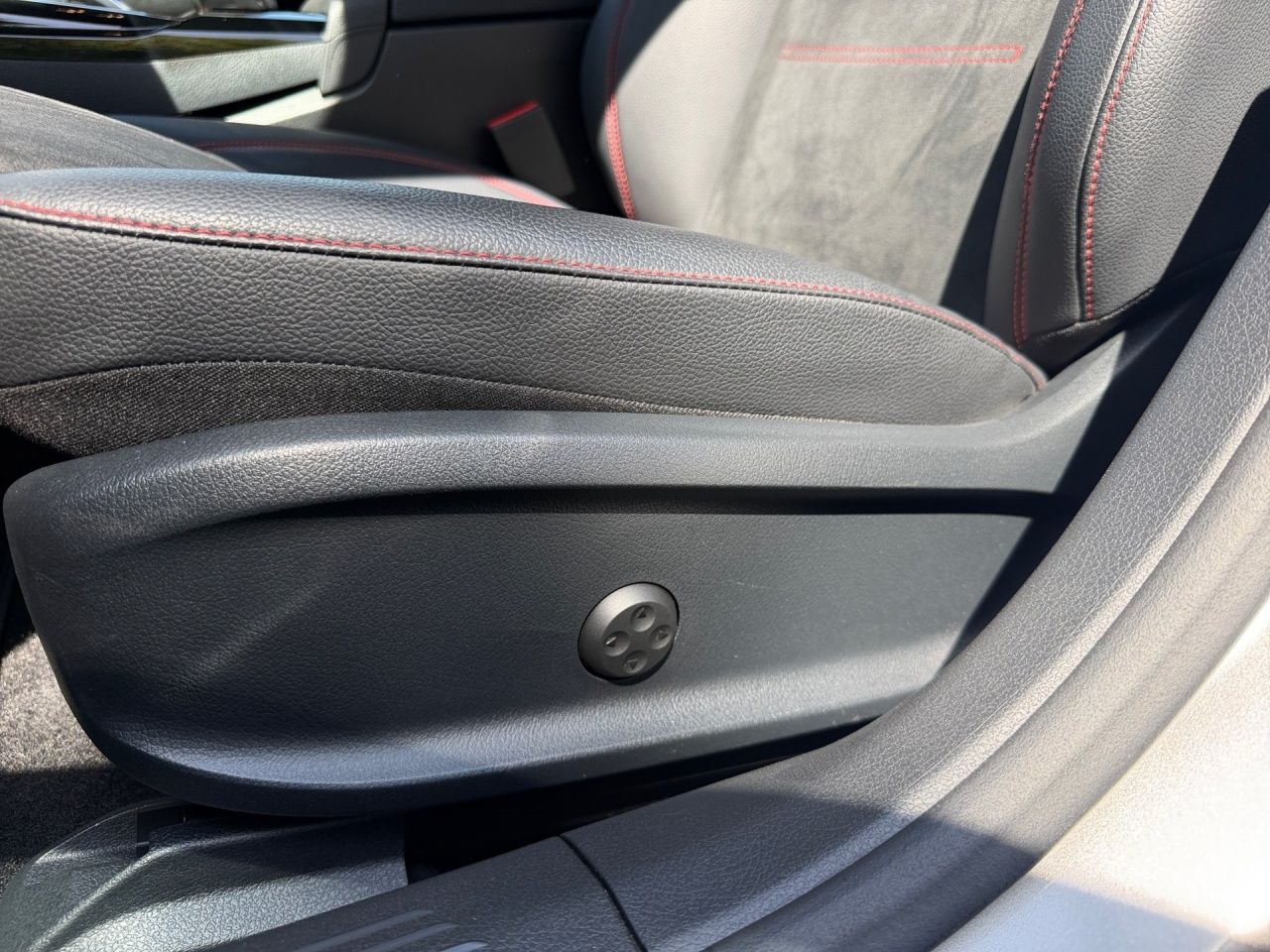 Fahrzeugabbildung Mercedes-Benz AMG A 45 4M+ MEMORY+MULTIBEAM+CARPL+AMBIENT+KEYL