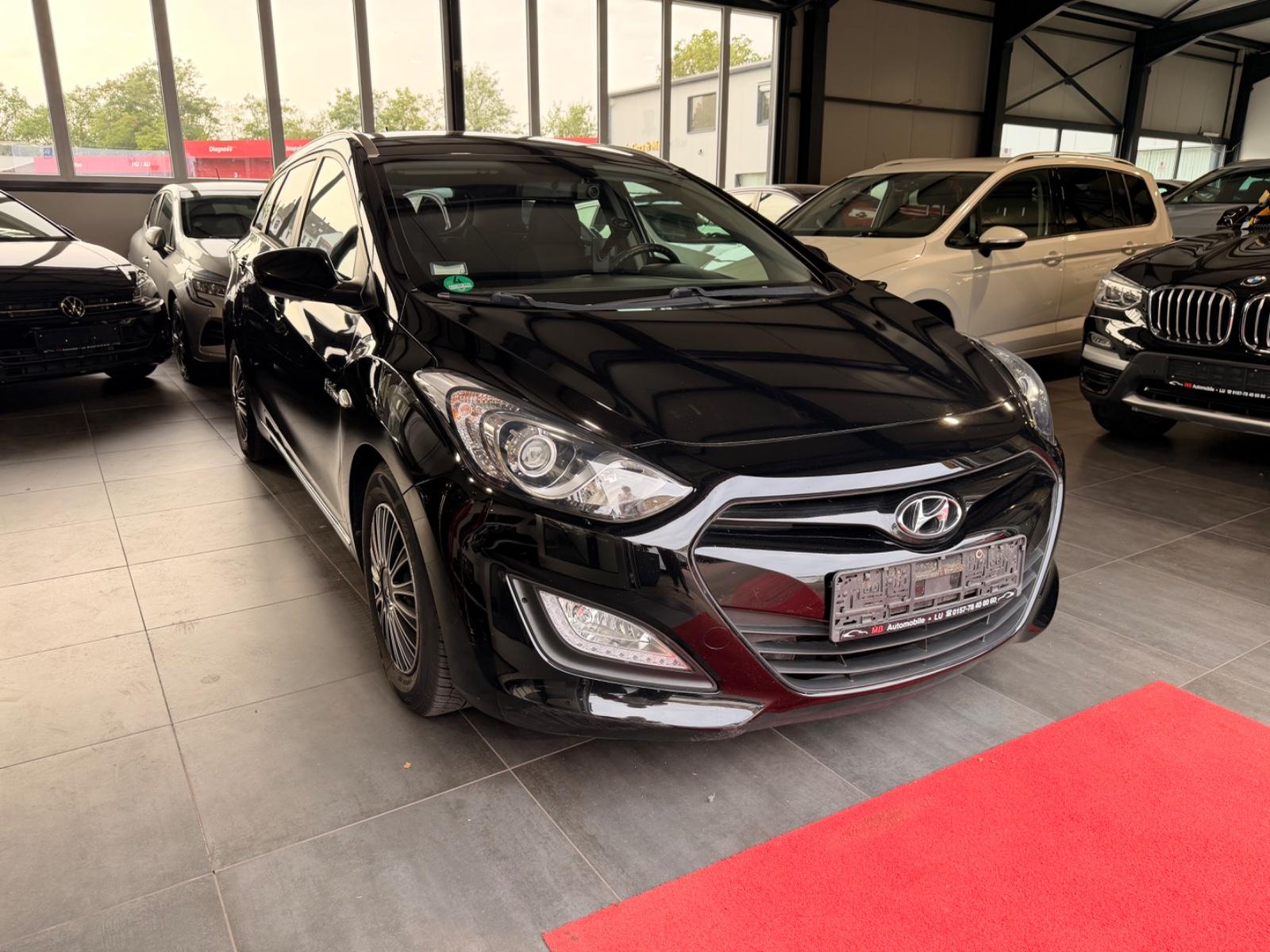 Hyundai i30 2013 — rear view