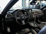 BMW M4 Cabrio Competition Performance H&R Head-Up - BMW M4: M Performance