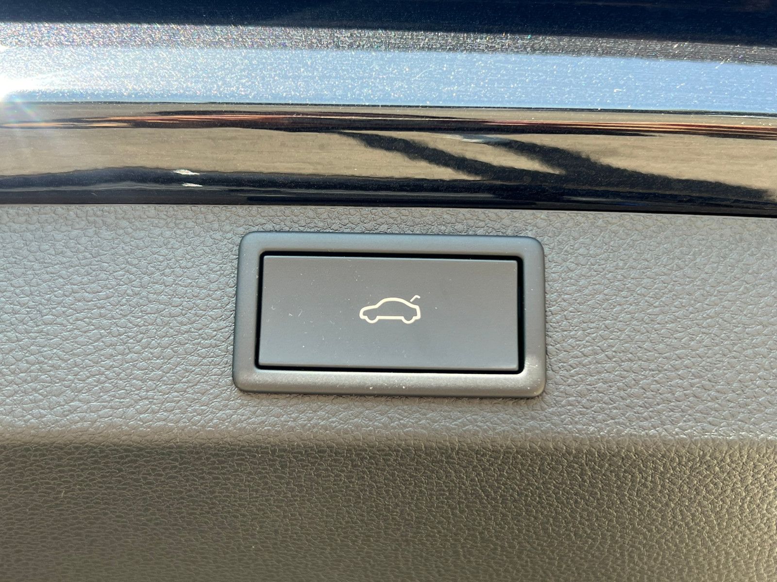 Fahrzeugabbildung SKODA Karoq Sportline 1.5 TSI DSG Navi Tempomat Kamera