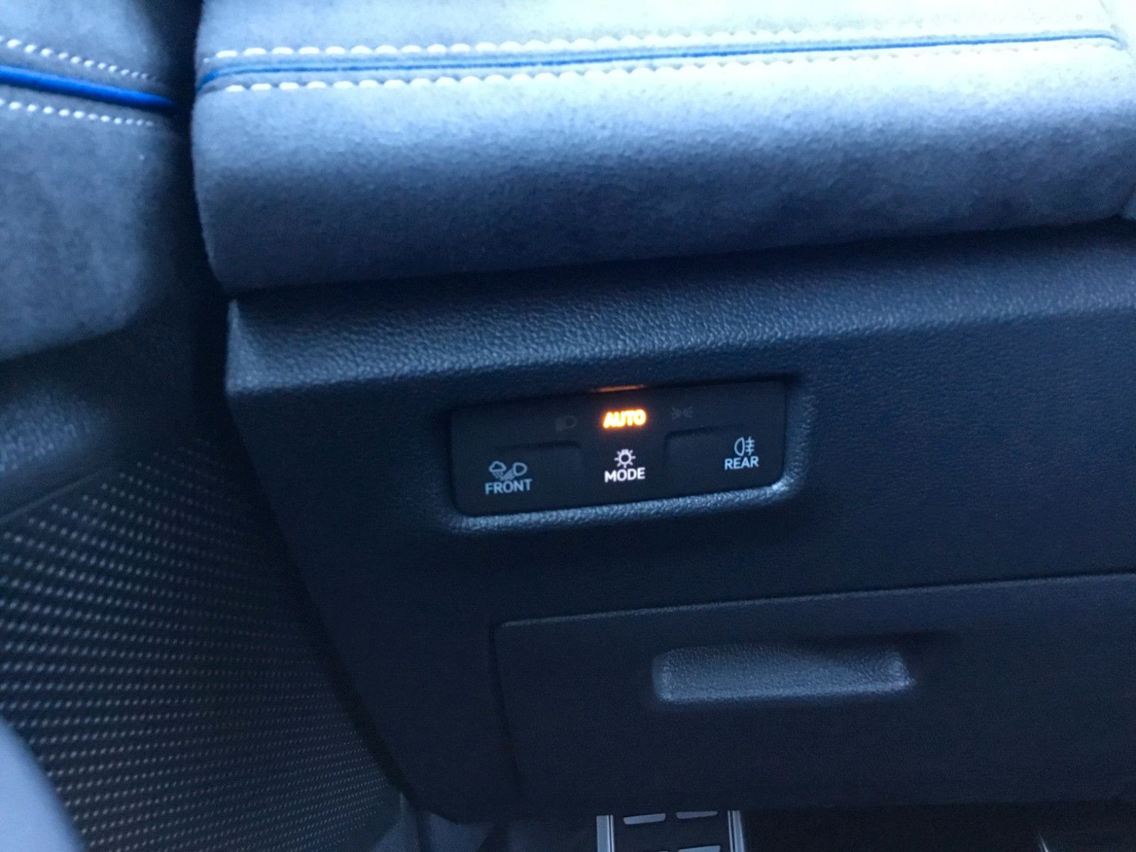 Fahrzeugabbildung Volkswagen Tayron 2.0TDI DSG 4M R-Line+Standh.+AHK+Pano+20"