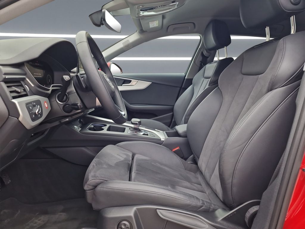 AUDI A4 2024