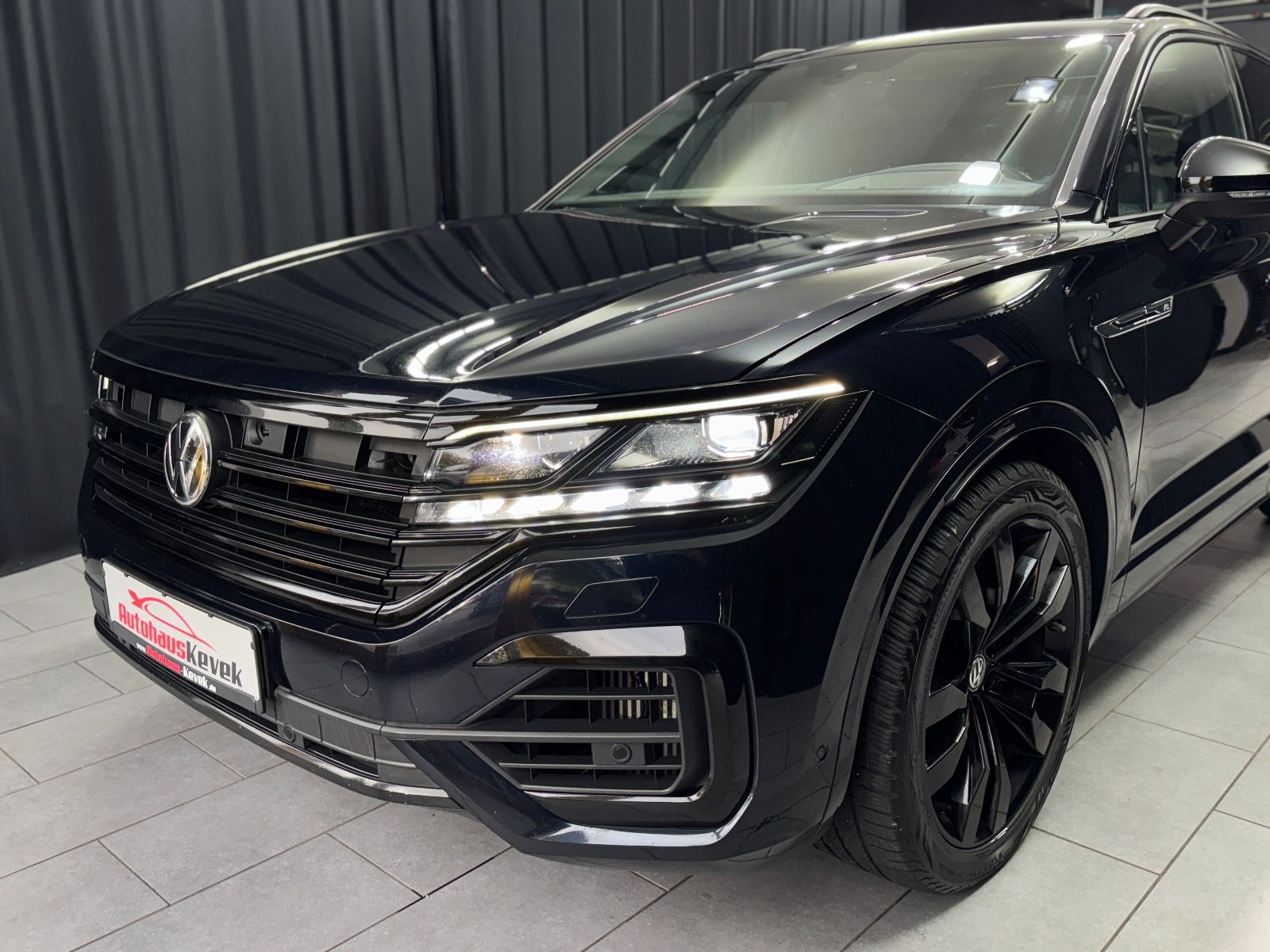 Fahrzeugabbildung Volkswagen Touareg 4.0 TDI V8 Atmosphere 4Motion|R-LINE|AHK