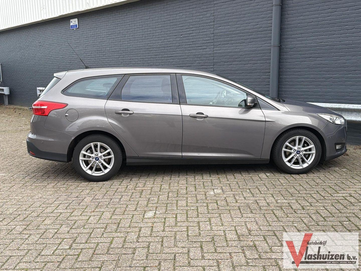 Ford Focus 2014 — photo 8