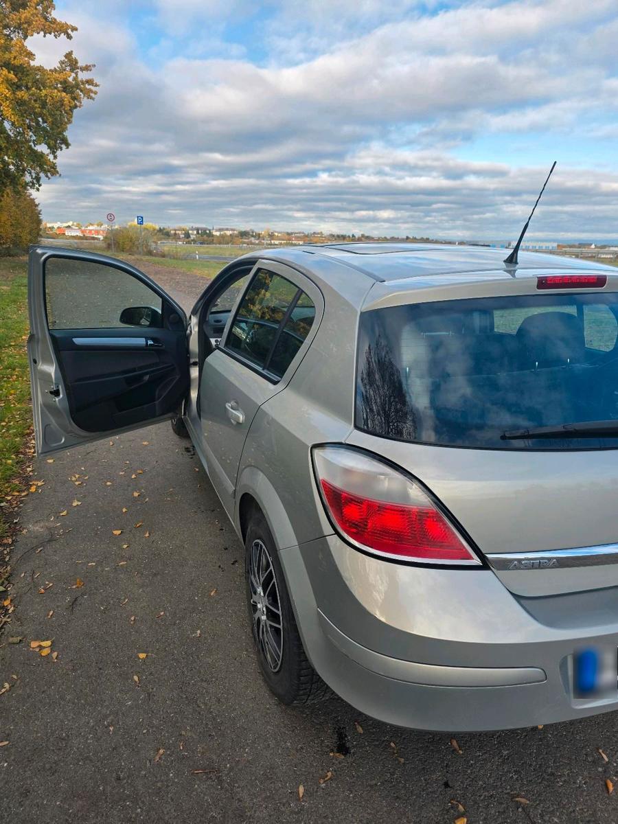 Opel Astra 2006 — photo 12