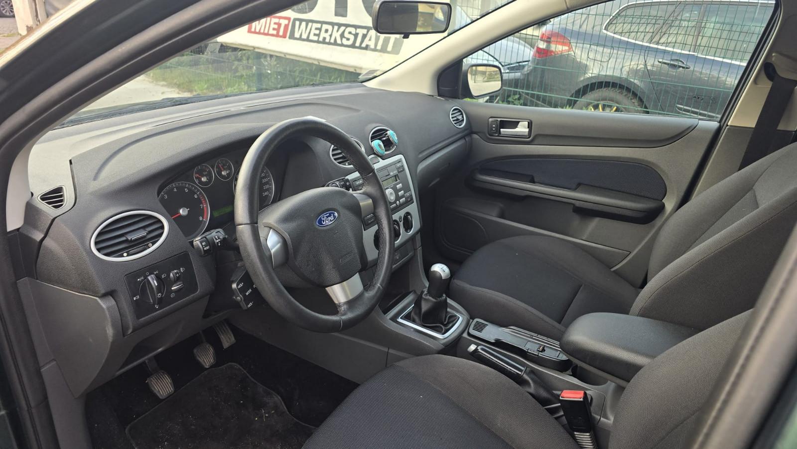 Ford Focus 2005 — photo 6