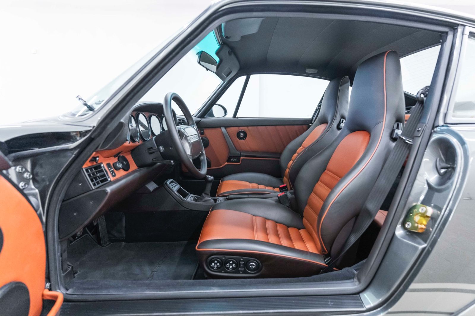 Fahrzeugabbildung Porsche 964 TURBO COUPE TOPZUSTAND REVIDIERT GUT. 1-