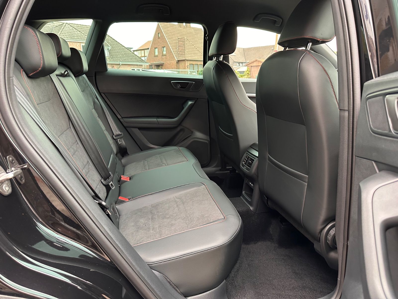 Fahrzeugabbildung SEAT Ateca FR 1.5 TSI DSG AHK/ACC/NAVI/LED/eHeck/SHZ