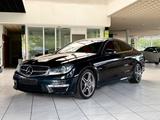 Mercedes-Benz C 63 AMG, Deutsches Fahrzeug,Nachlackierungsfrei - Mercedes-Benz C 63 AMG aus 2012: Coupe